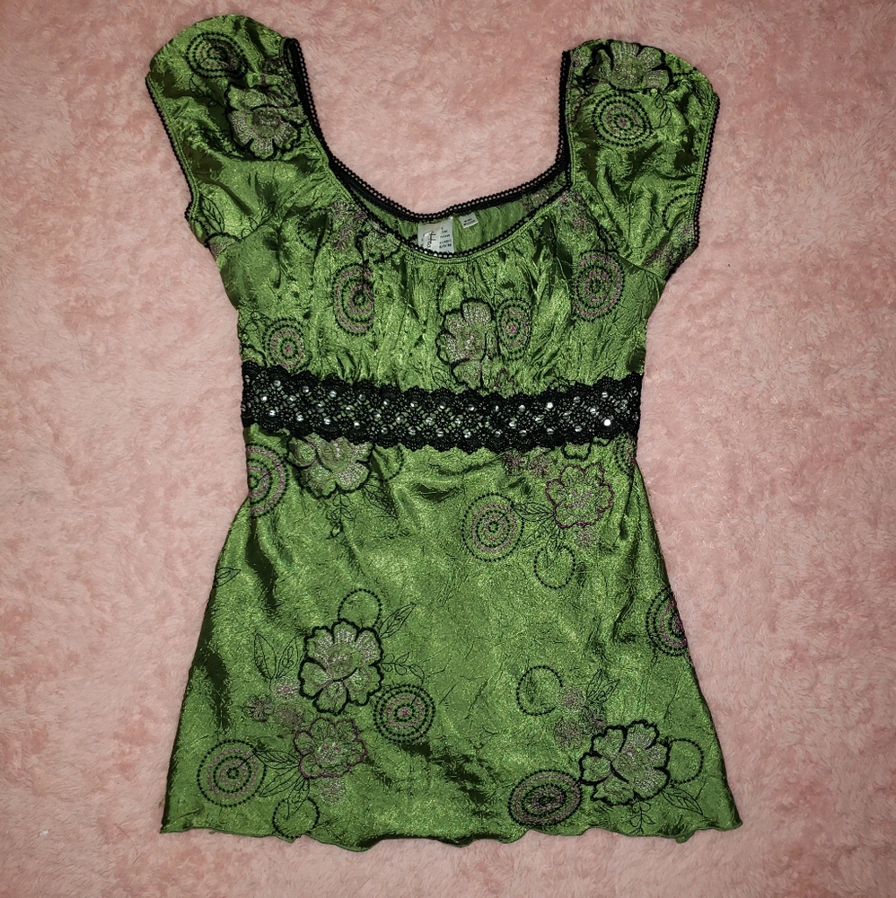 Women's M Green Floral Shortsleeved Top